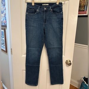 Levi’s Classic Straight Jeans - Women’s size 6